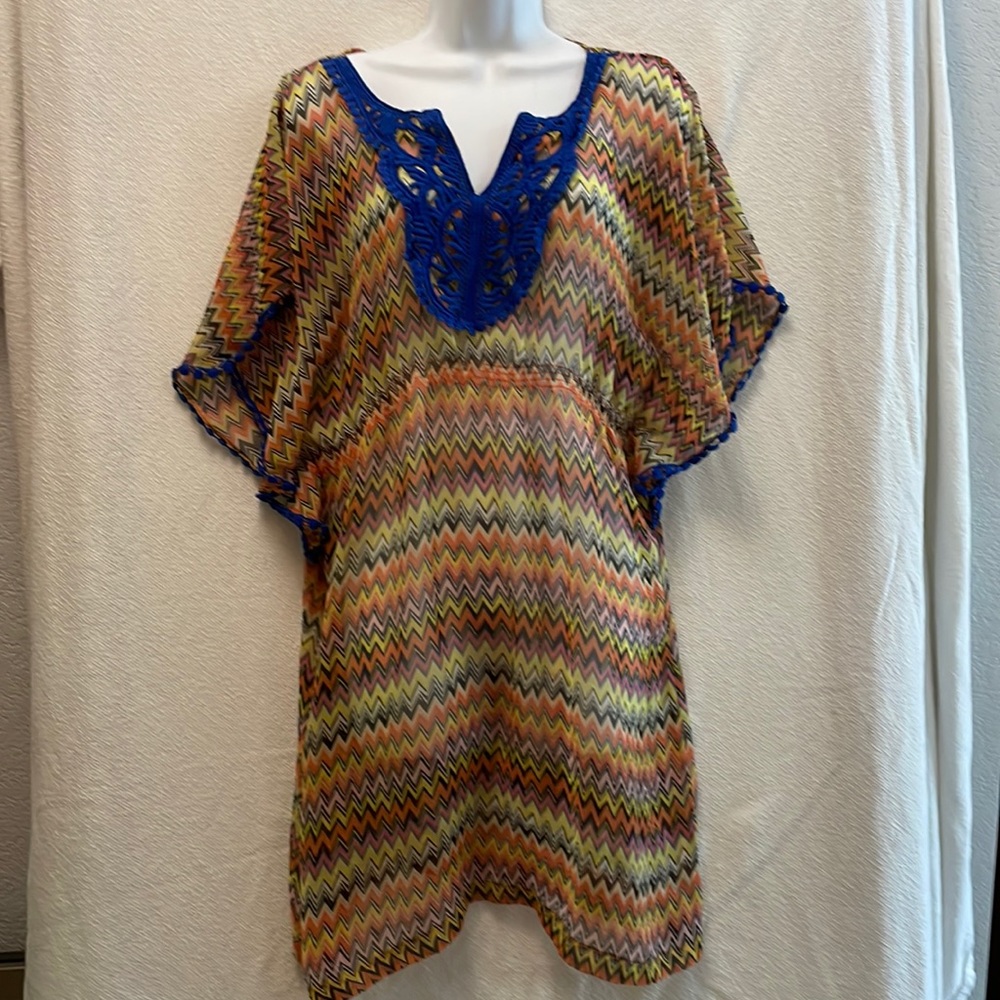 Mod modele swimsuit coverup